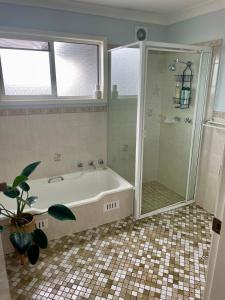 Swansea Peninsula Family Accommodation Full House