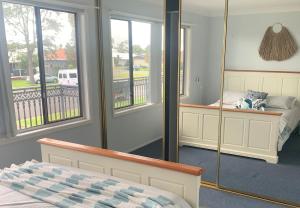 Swansea Peninsula Family Accommodation Full House