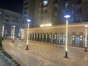 Couple friendly room with ac, comfy bed and private window view