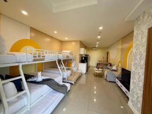 Sapphire Seaview Park Suites near Okada, Solaire, MOA, NAIA Airport, Bayview