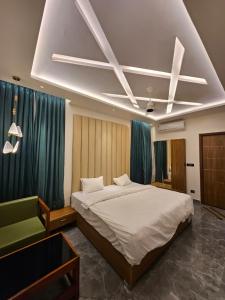 Kurunchi Malar Resorts