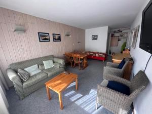 Swiss Paradise, 7 Guests