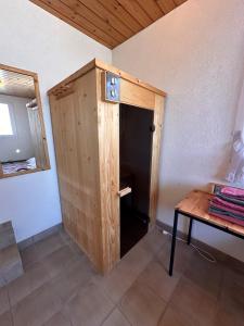 Swiss Paradise, 7 Guests