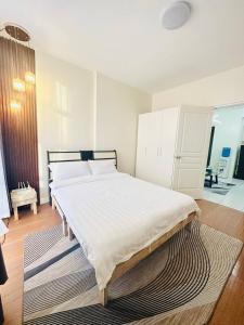 Malate Bayview Mansion City View and Seaview