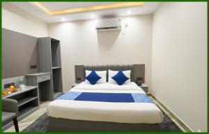 Hotel Premium K P haridwar,Near Mansa Mata Temple And Railway Station Haridwar - Fully Air conditioned - Free Wifi and Parking Facilities - Best Hote IN HARIDWAR