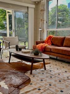 Private Rm in a Stylish Chatswood Home Near Station