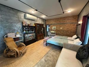 Sarapee pak-dee stay