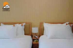 Landmark Sunshine Hotel