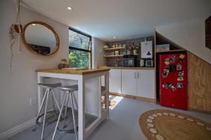 In the heart of Kommetjie, 2 minute walk to beach