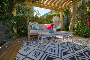 In the heart of Kommetjie, 2 minute walk to beach