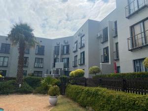 Ocean & Mountain View Escape, 100m Walk to beach - Gordons Bay