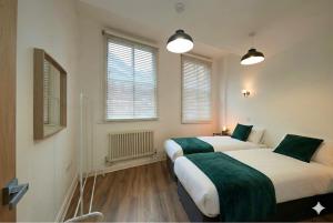 Large & Spacious 3 Bedroom 3 Bathroom Sleeps 8 Perfect for Contractors, Visitors and Families