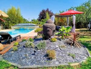 Layon cottage with shared pool