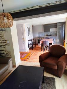 Layon cottage with shared pool