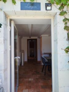 Layon cottage with shared pool