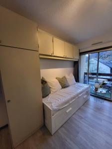 Joli studio vue sur les montagnes avec balcon