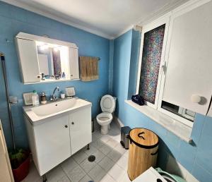 Cozy Traditional Stone House - 8min Drive to Beach