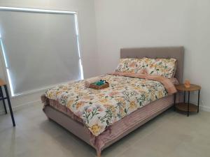 골드코스트 Quiet Spacious Room in a Shared Family Home in Yarrabilba 게스트하우스 스위트룸