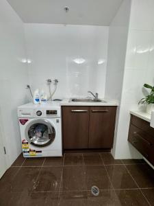 In Adelaide City 2 bedrooms & 1 bathroom apartment
