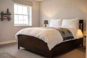 Stunning High Street Loft in Cheltenham