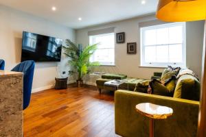 Stunning High Street Loft in Cheltenham