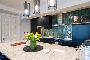 Stunning High Street Loft in Cheltenham