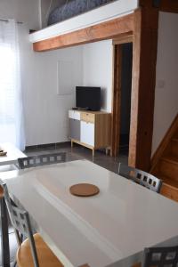 LE SIGOU - Studio avec chambre sur Mezzanine, Jardin et parking sécurisé