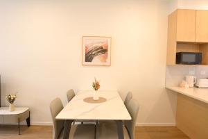 Brand New 3BR Family Townhouse & 500m to Train & Gated Community &Free Parking