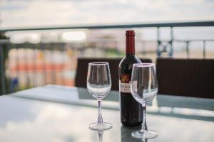 H&O Golden Sunset View Apartment