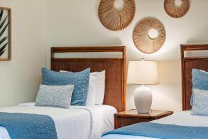 Paki Maui 301 · Direct Oceanfront Views Remodeled 2BD Condo