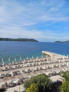 Apartmani D & J with Heated Pool & Stunning Sea View