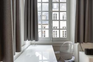 LHorloge by Cocoonr