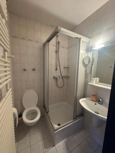 Quiet Hotel room with private Bathroom - Ruhiges Hotelzimmer mit eigenem Bad