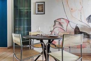 Artistic apartment in the heart of Milan