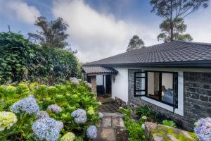 Garfield Cottage by TONIK