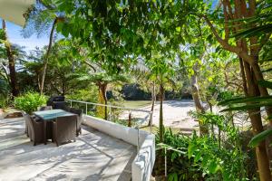 Beachfront Hyper Luxury Harbour Sanctuary