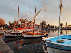 Au centre de Sanary, à 50m du port dans une magnifique rue pietonne