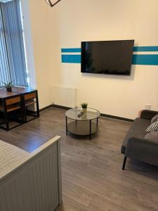 Tudors eSuites - 4 Bedroom Spacious House - #142R