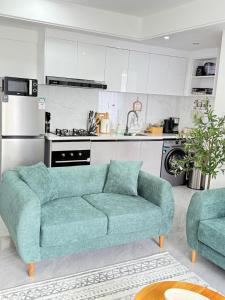 Spacious Fully equipped 1B w king bed, Gym pool