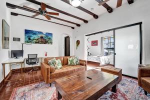 Spanish 5 Bedroom Pool House Minutes to the Beach