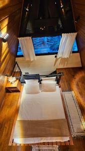 Aframe romântico de luxo na serra Cabana Aguimô