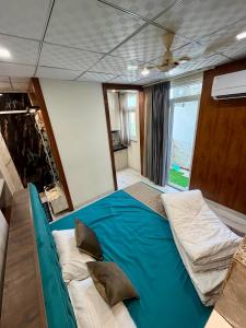 Cozy Private Studio with Free Parking Near City Center