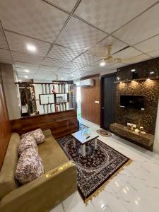 Cozy Private Studio with Free Parking Near City Center