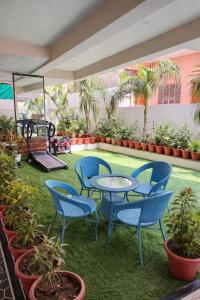 Cozy Private Studio with Free Parking Near City Center