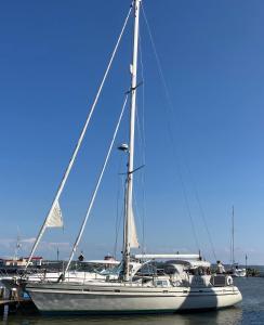 Till April at Medemblik from 1 Mai on the go to Paramaribo Suriname incl B&B& Skipper