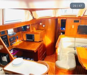 Till April at Medemblik from 1 Mai on the go to Paramaribo Suriname incl B&B& Skipper