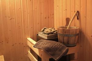 Komfortabeles-Finnhuetten-Ferienhaus-im-Fischerdorf-Freest