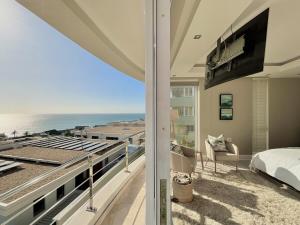 Luxurious beach penthouse in the heart of Humewood