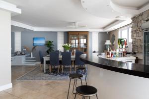 Luxurious beach penthouse in the heart of Humewood