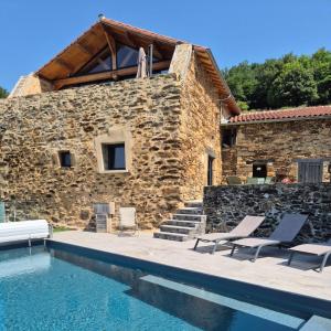 Aubié superbe propriété pour 20 avec piscine